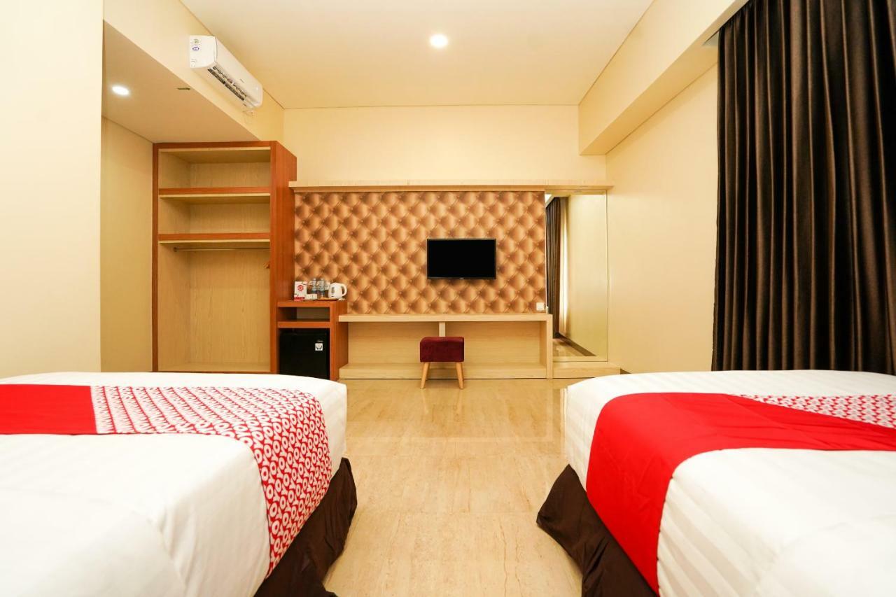 Oyo 1330 Hotel Cahaya 3 Surabaya Exterior photo