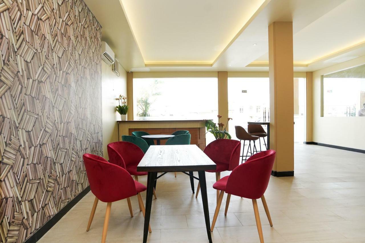 Oyo 1330 Hotel Cahaya 3 Surabaya Exterior photo