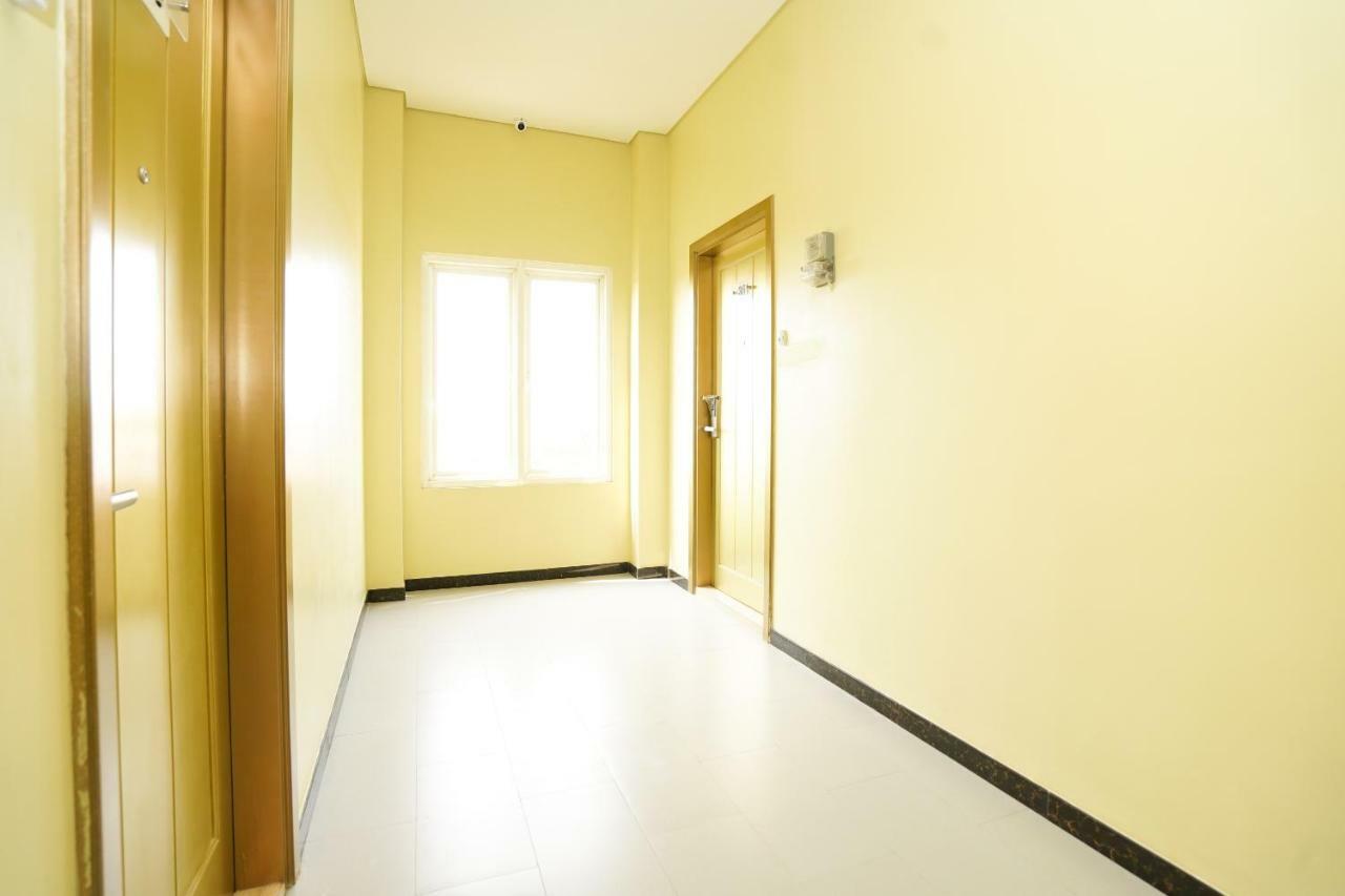 Oyo 1330 Hotel Cahaya 3 Surabaya Exterior photo