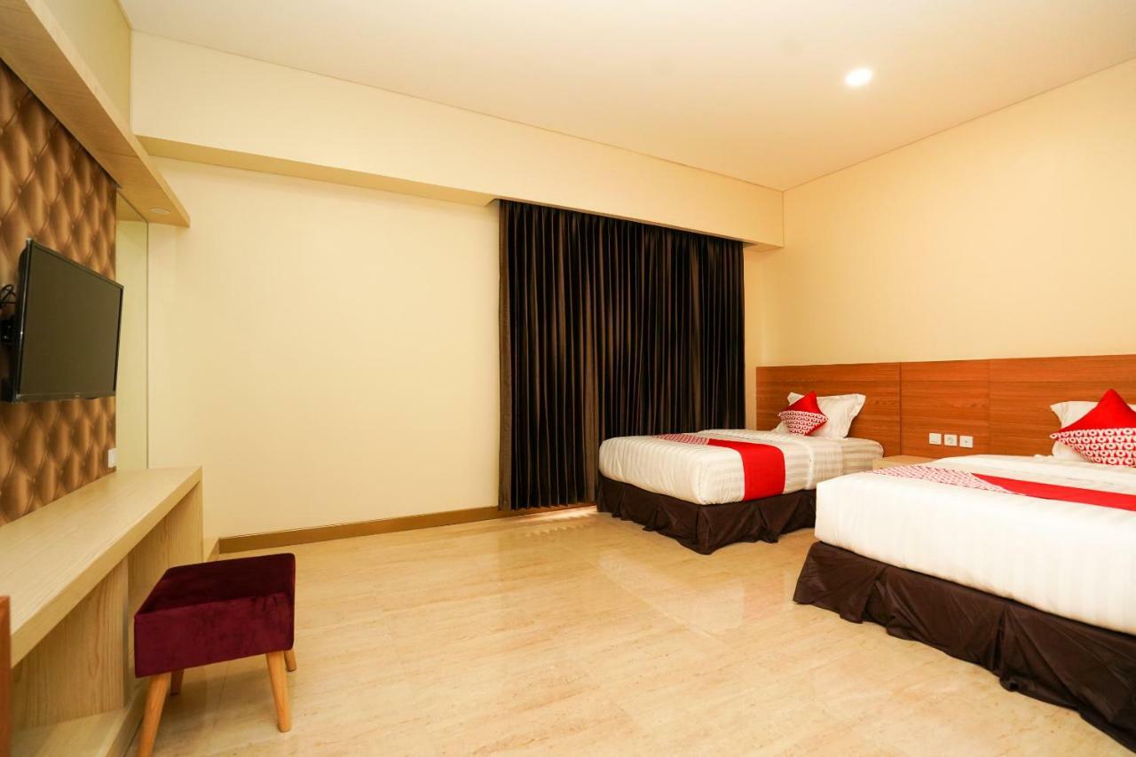 Oyo 1330 Hotel Cahaya 3 Surabaya Exterior photo