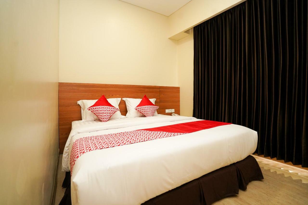 Oyo 1330 Hotel Cahaya 3 Surabaya Exterior photo