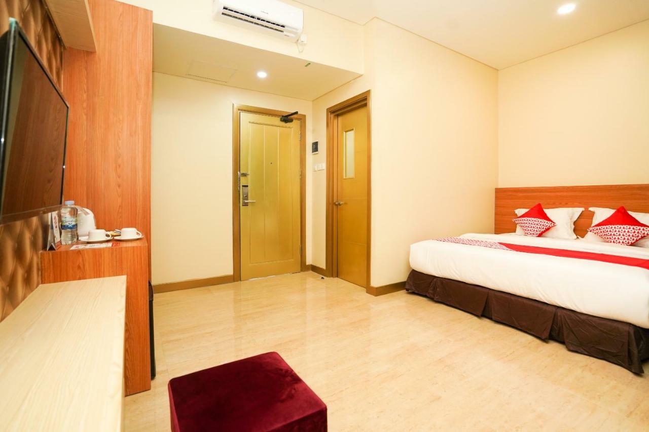 Oyo 1330 Hotel Cahaya 3 Surabaya Exterior photo