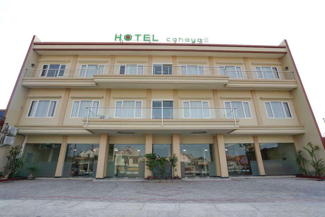 Oyo 1330 Hotel Cahaya 3 Surabaya Exterior photo