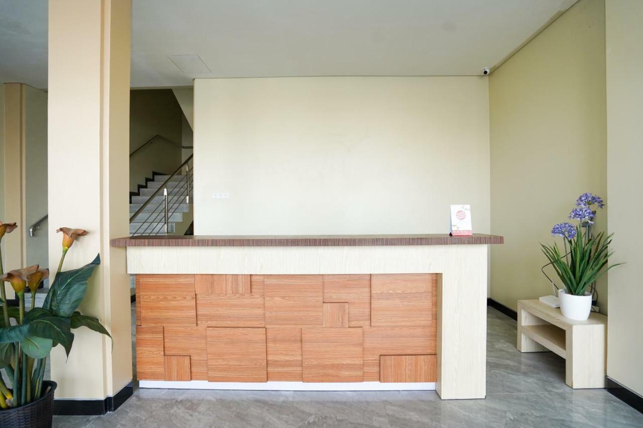 Oyo 1330 Hotel Cahaya 3 Surabaya Exterior photo
