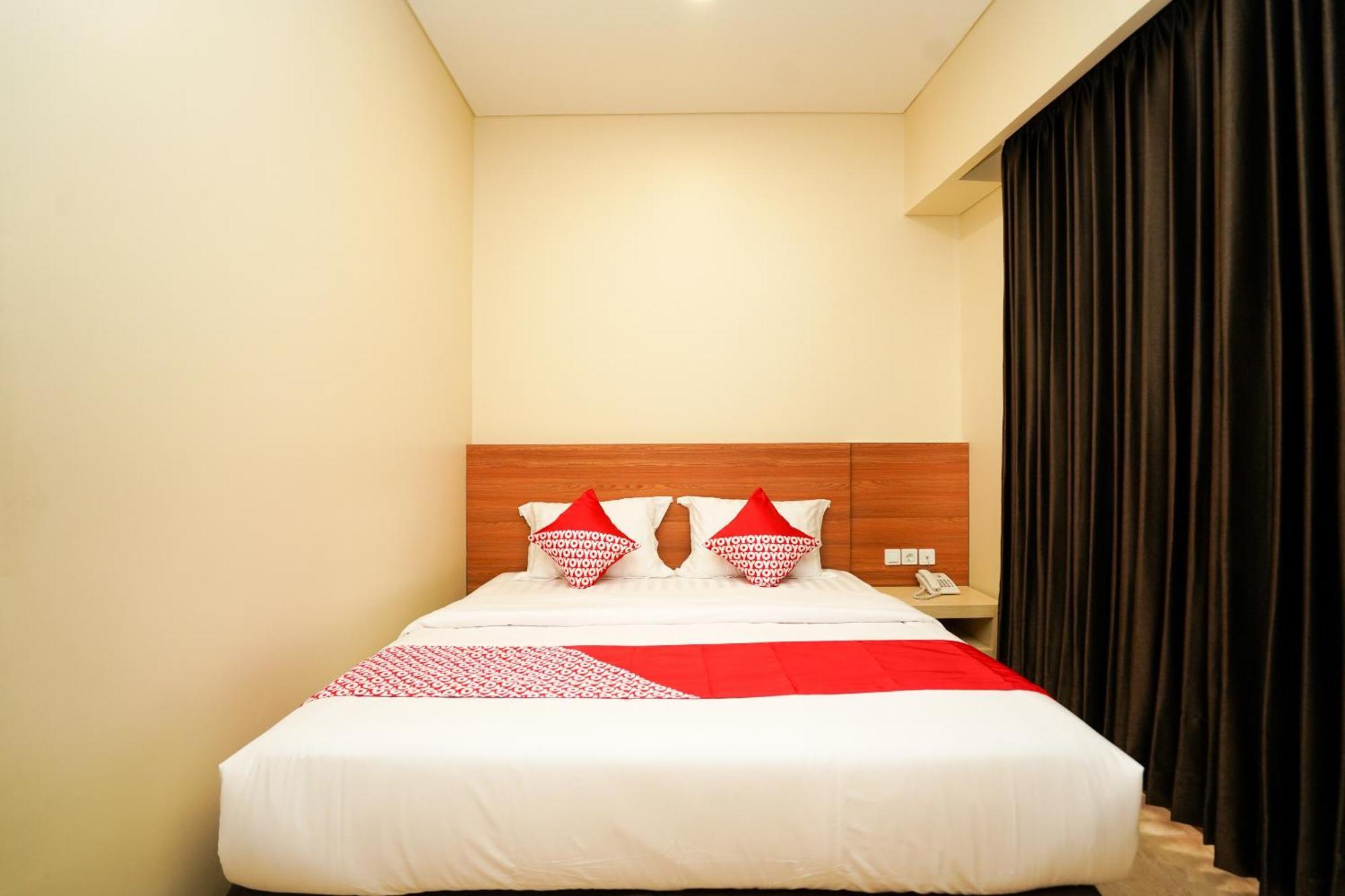 Oyo 1330 Hotel Cahaya 3 Surabaya Exterior photo